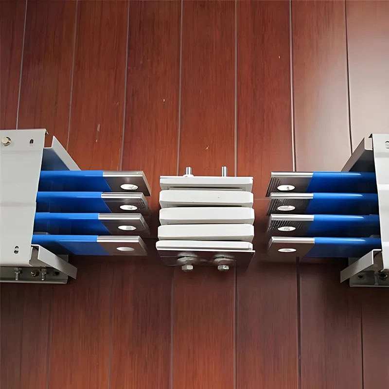 حافلات معزولة بالهواء 2000A